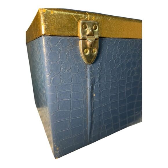 Vintage Empire Beauty Schools Blue & Gold Train Case - Picture 9 of 9